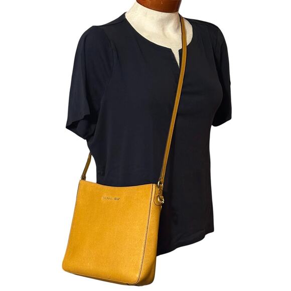 Michael Kors Jet Set Large Crossbody Messenger Bag Saffiano Leather Amber Yellow - Picture 1 of 14
